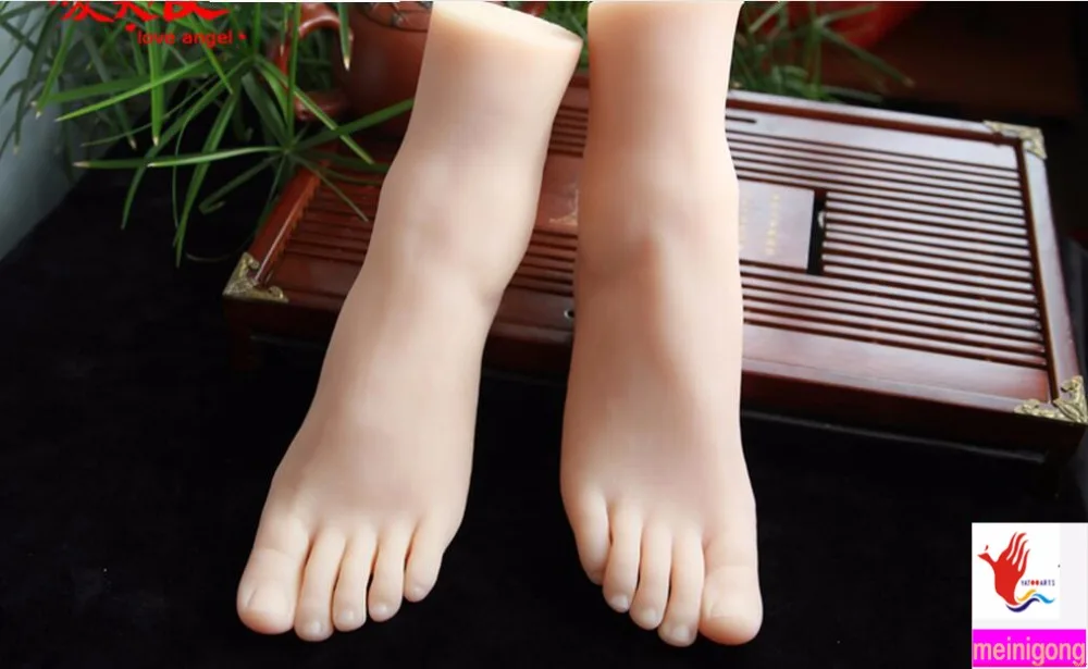 Sexy tan feet